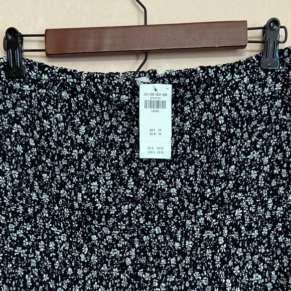 Hollister Top and Skirt Set - Picture 5 of 7